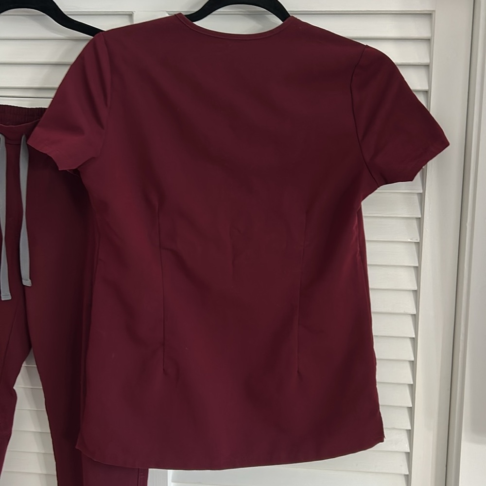 Figs Women's Scrub Set in Burgundy - Picture 4 of 7